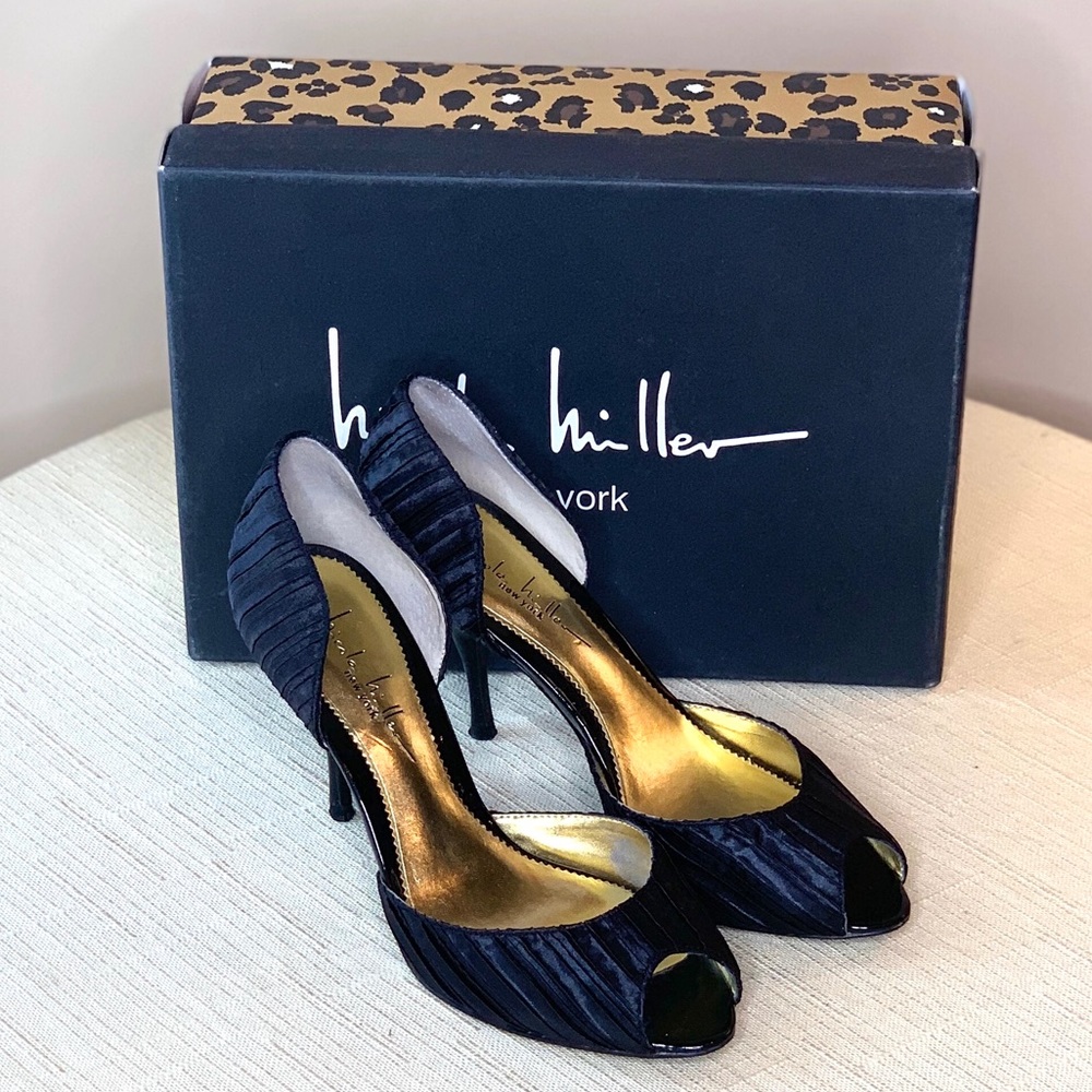 Nicole Miller black pleated satin pumps